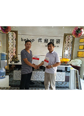 �м�����